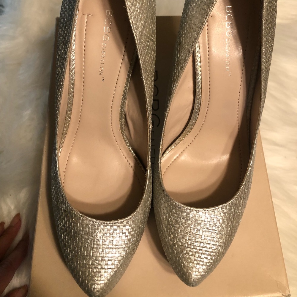 Lightly Worn! - Bcbgeneration Silver Classic Pump… - image 3